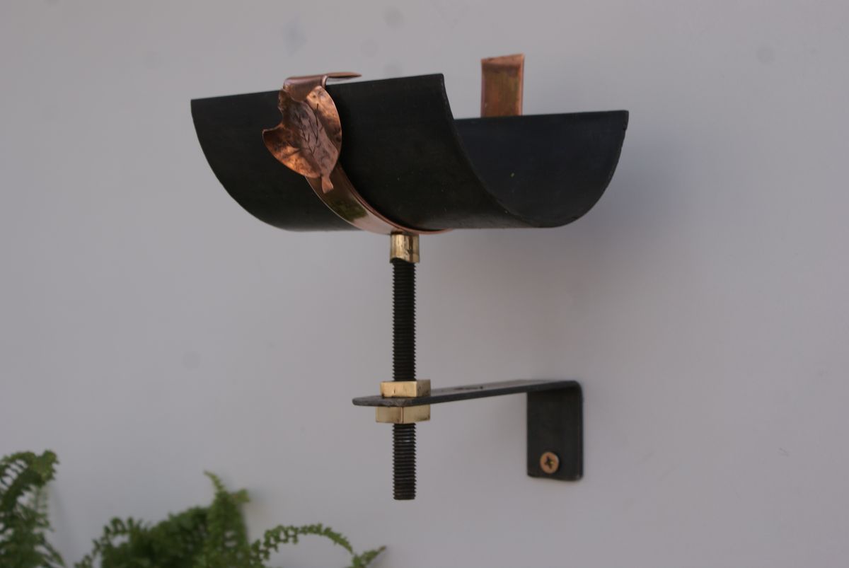 ornamental-leaf-copper-gutter-bracket